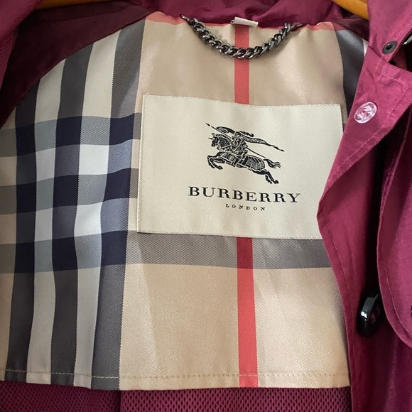 Women’s Burberry Coat with hood and certificate of Authenticity - Picture 3 of 12